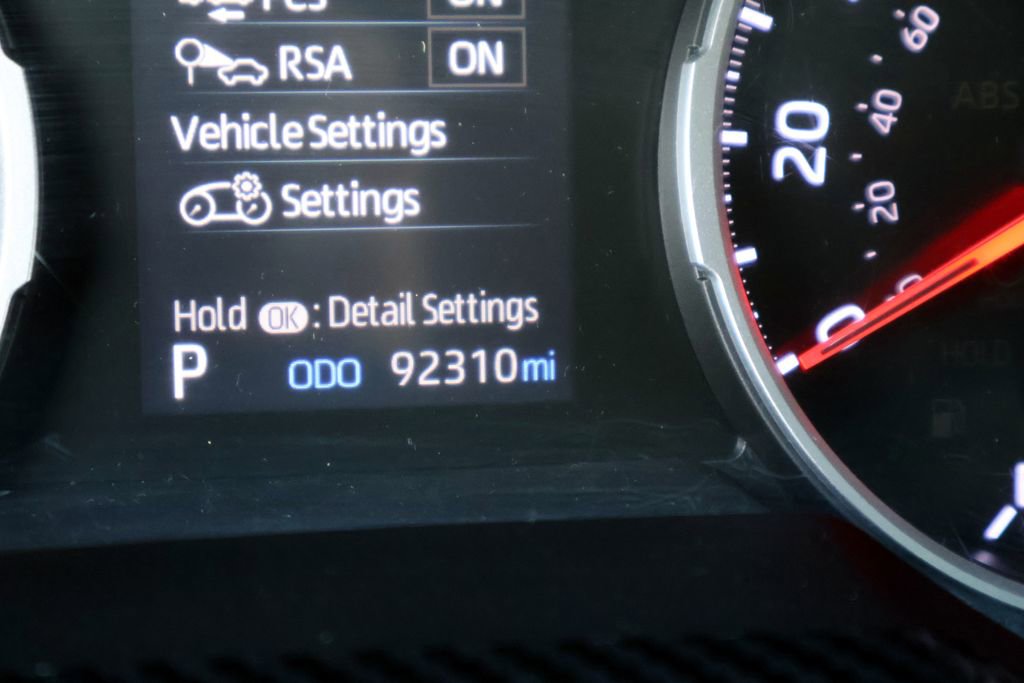 Used 2021 Toyota RAV4 LE FWD image 34