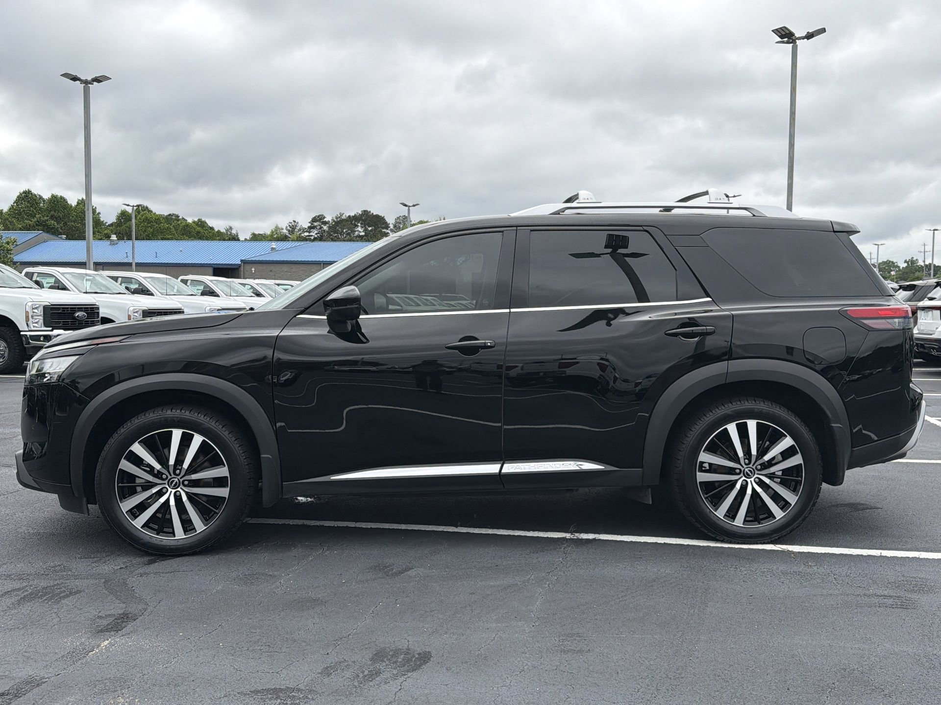 Used 2024 Nissan Pathfinder Platinum w/ Cargo Package AWD/4WD image 14