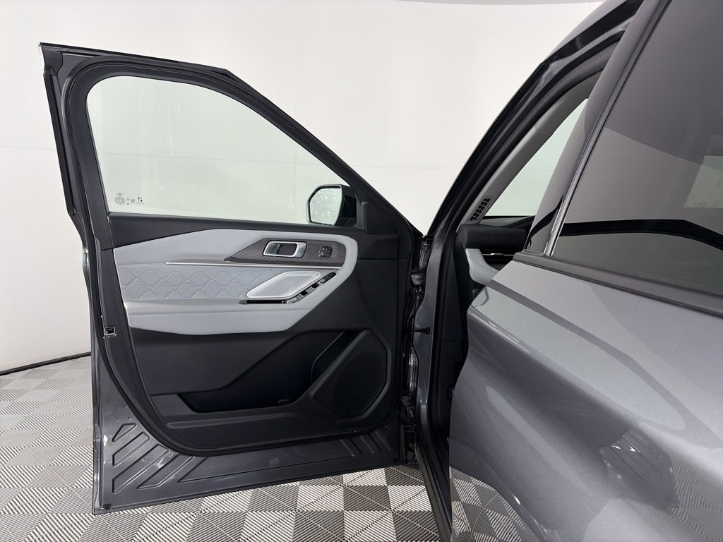 Certified 2025 Ford Explorer Platinum w/ LUX Leather Package image 10