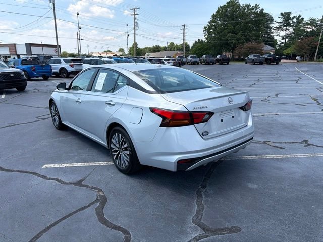 Used 2025 Nissan Altima 2.5 SV FWD image 5