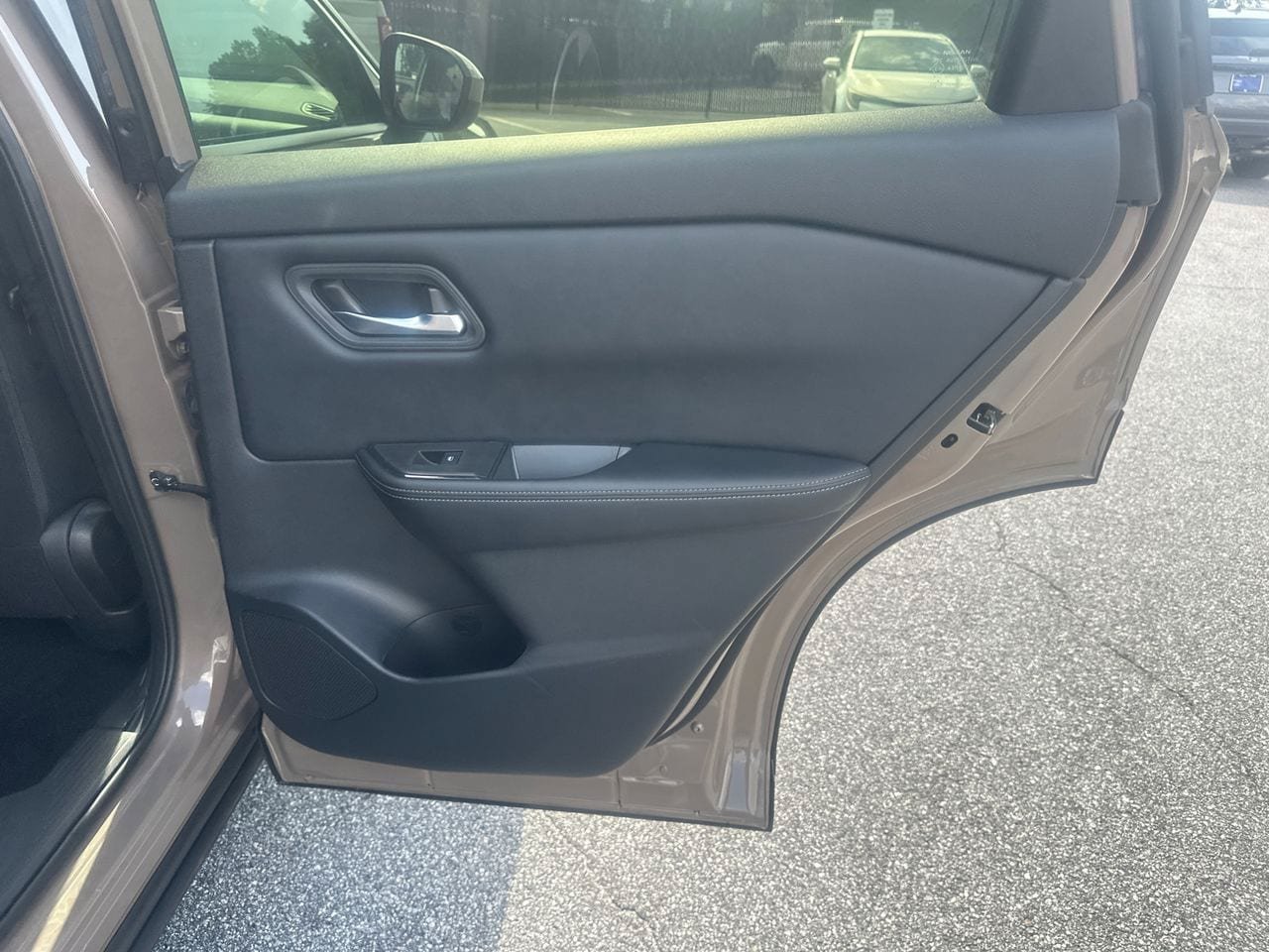 Used 2025 Nissan Rogue SV AWD/4WD image 18