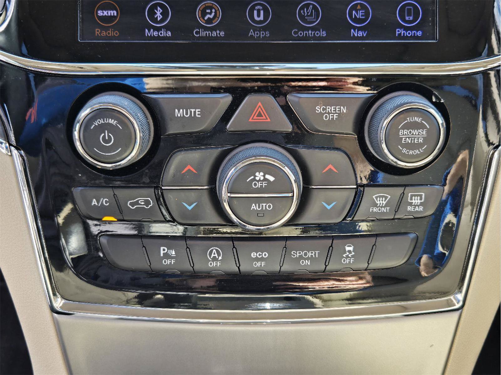 Used 2019 Jeep Grand Cherokee Limited w/ Trailer Tow Group IV RWD image 17