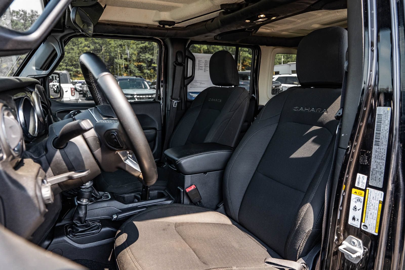 Used 2019 Jeep Wrangler Unlimited Sahara AWD/4WD image 19