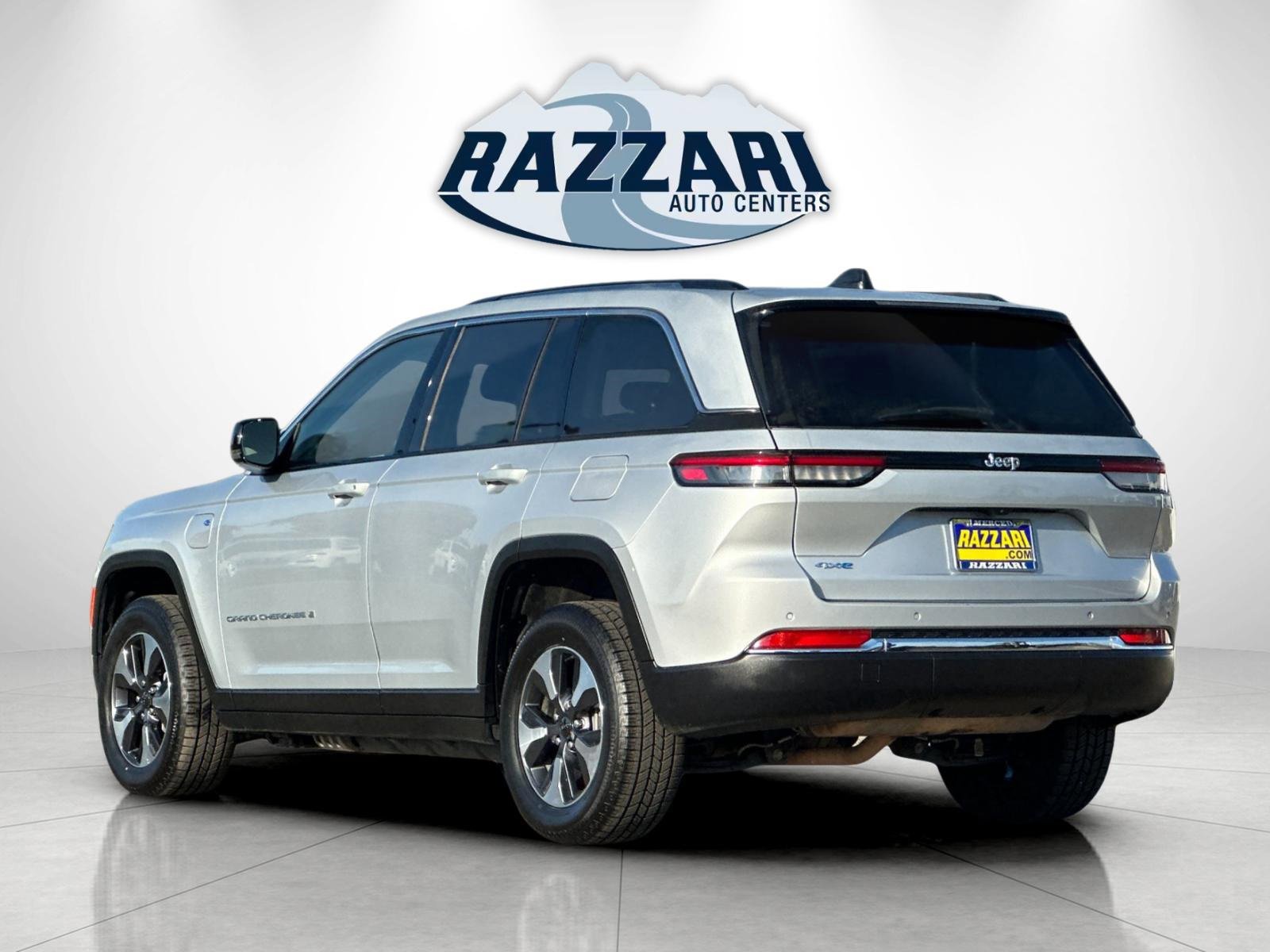Used 2024 Jeep Grand Cherokee Limited 4xe image 3