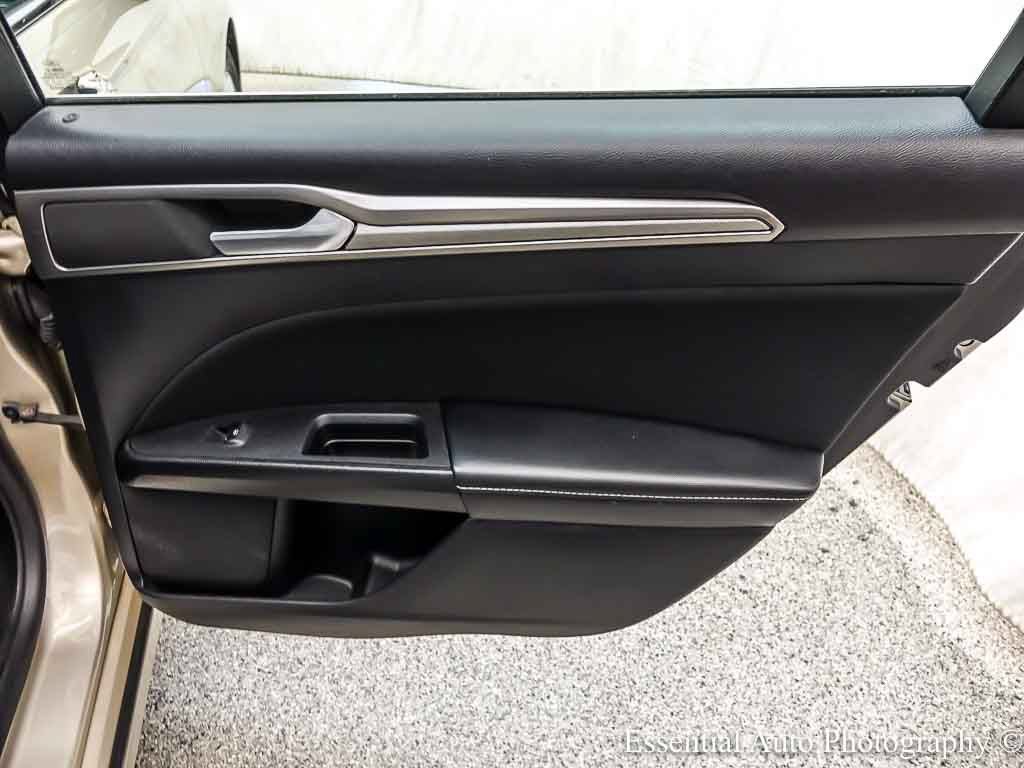 Certified 2018 Ford Fusion SE w/ Fusion SE Technology Package FWD image 25