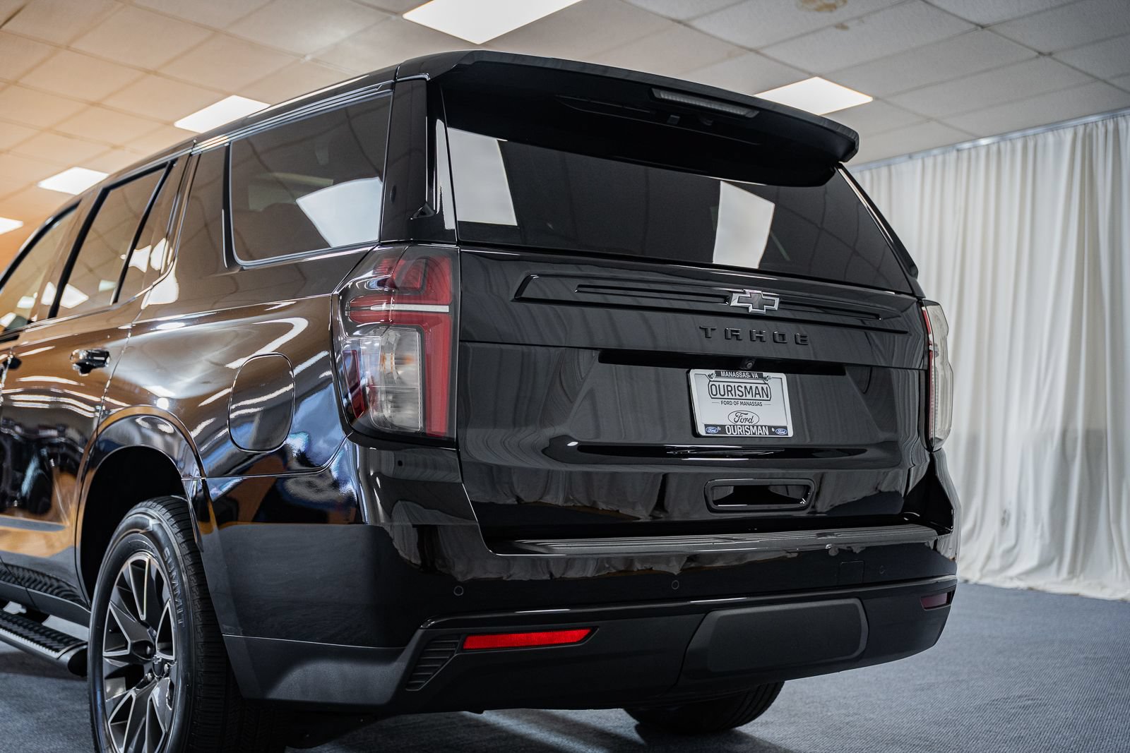 Used 2023 Chevrolet Tahoe Z71 w/ Luxury Package AWD/4WD image 5