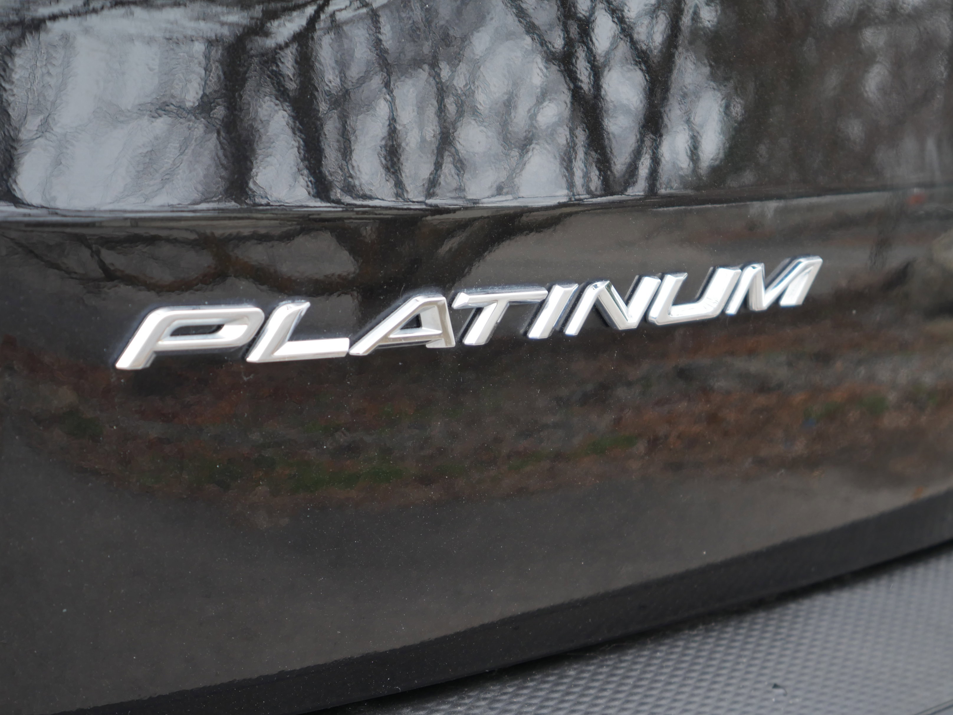 Certified 2025 Ford Escape Platinum AWD/4WD image 24