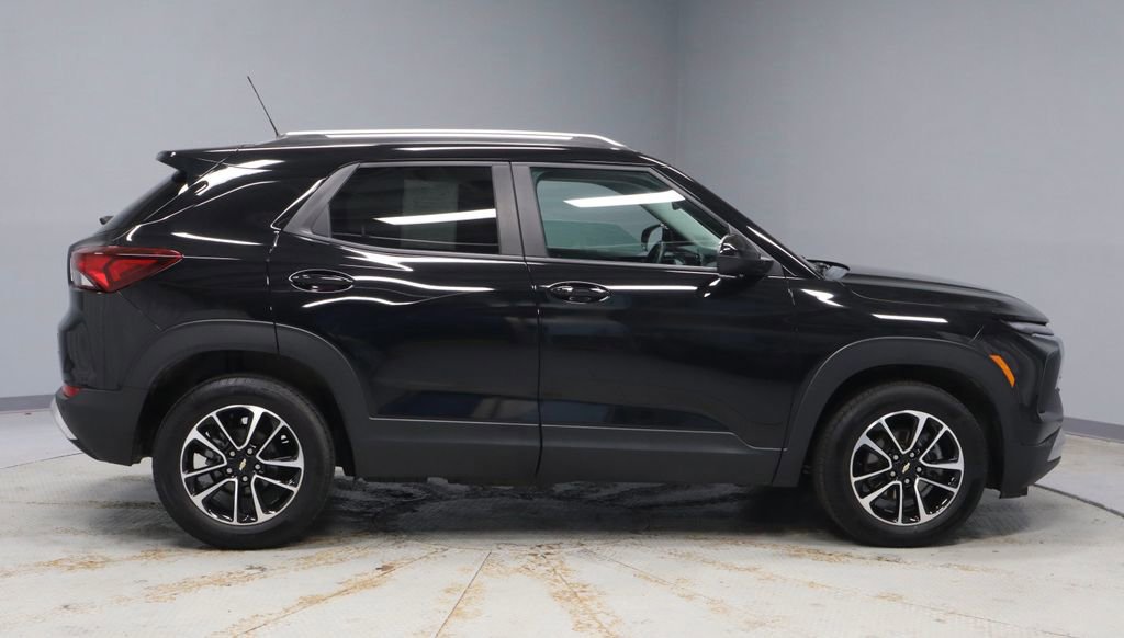Used 2025 Chevrolet TrailBlazer LT w/ LT Cold Weather Package image 6