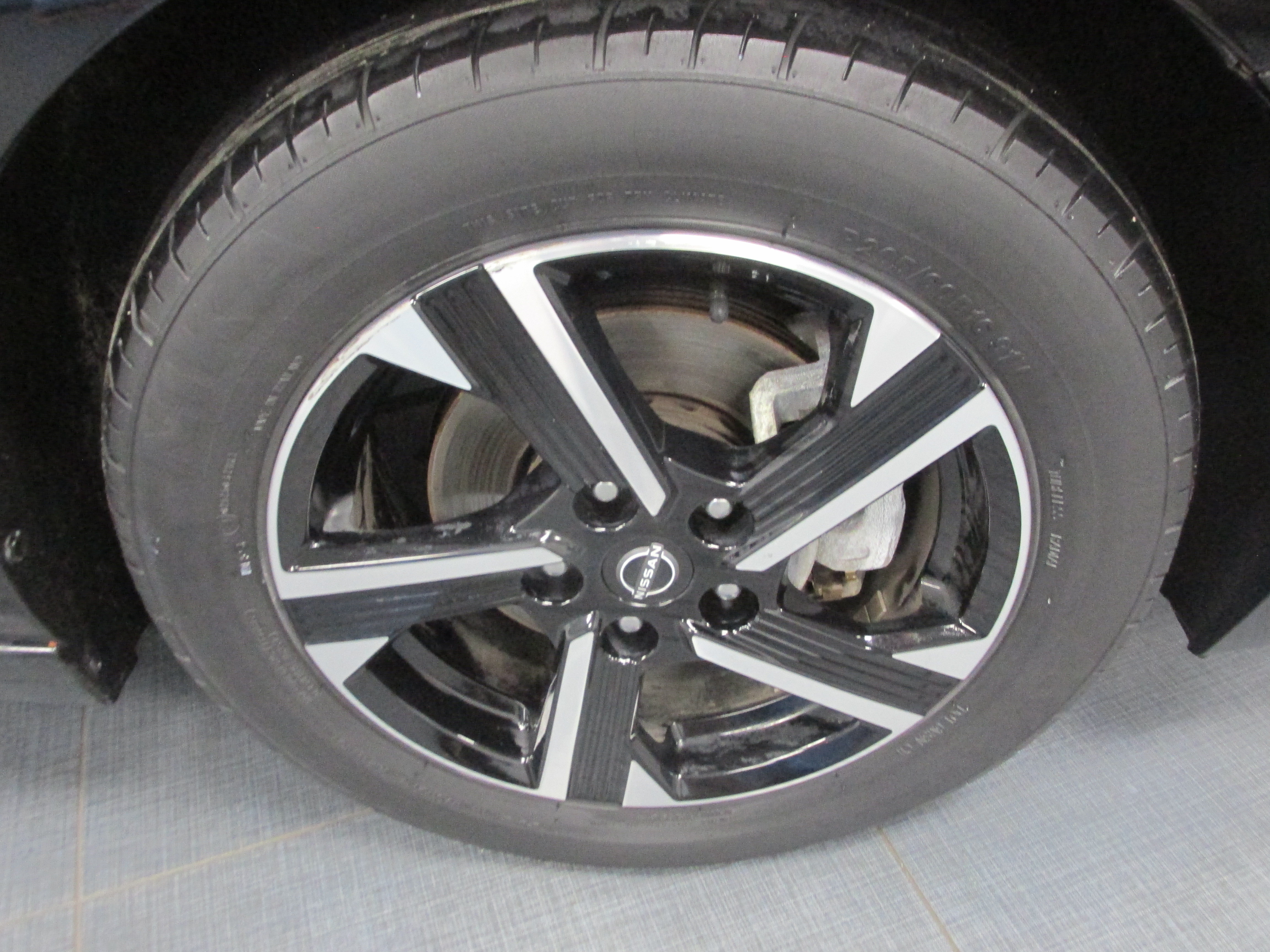 Used 2024 Nissan Sentra SV FWD image 15