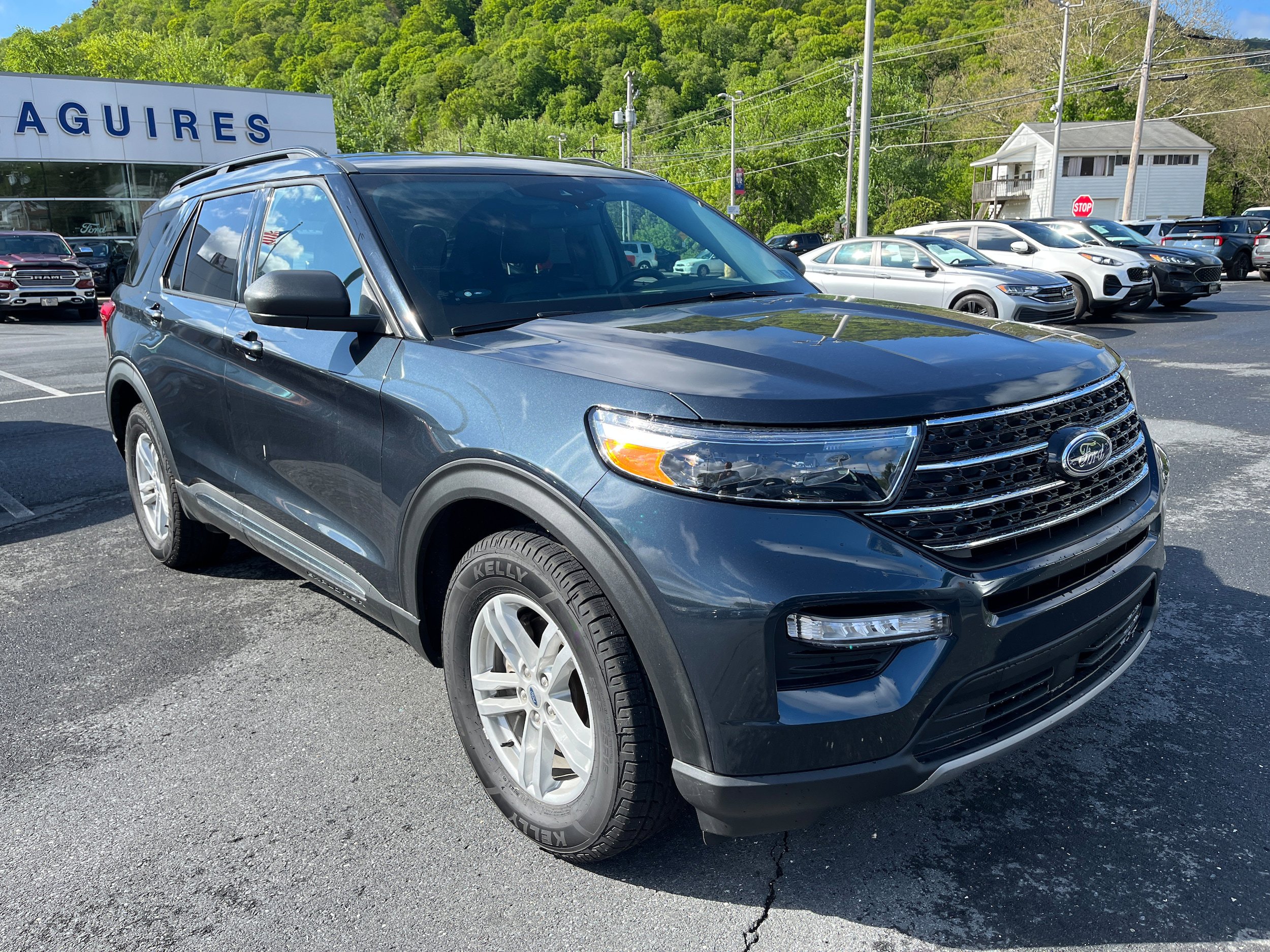Certified 2022 Ford Explorer XLT w/ Equipment Group 202A AWD/4WD image 3