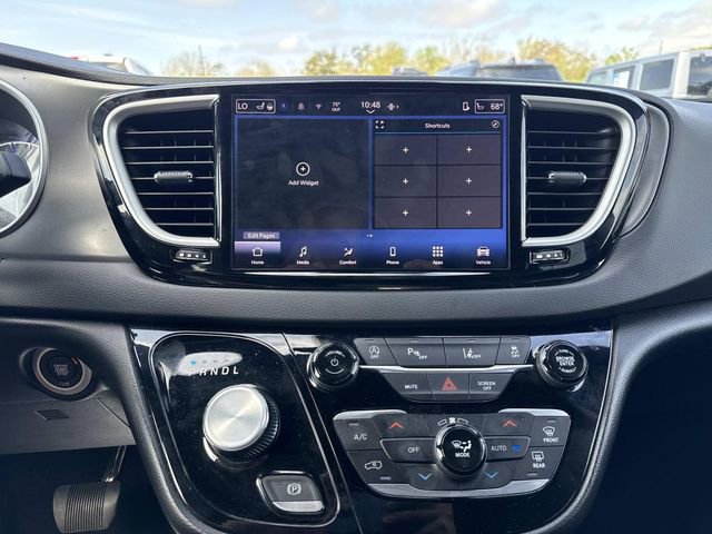 Used 2025 Chrysler Pacifica Select image 25