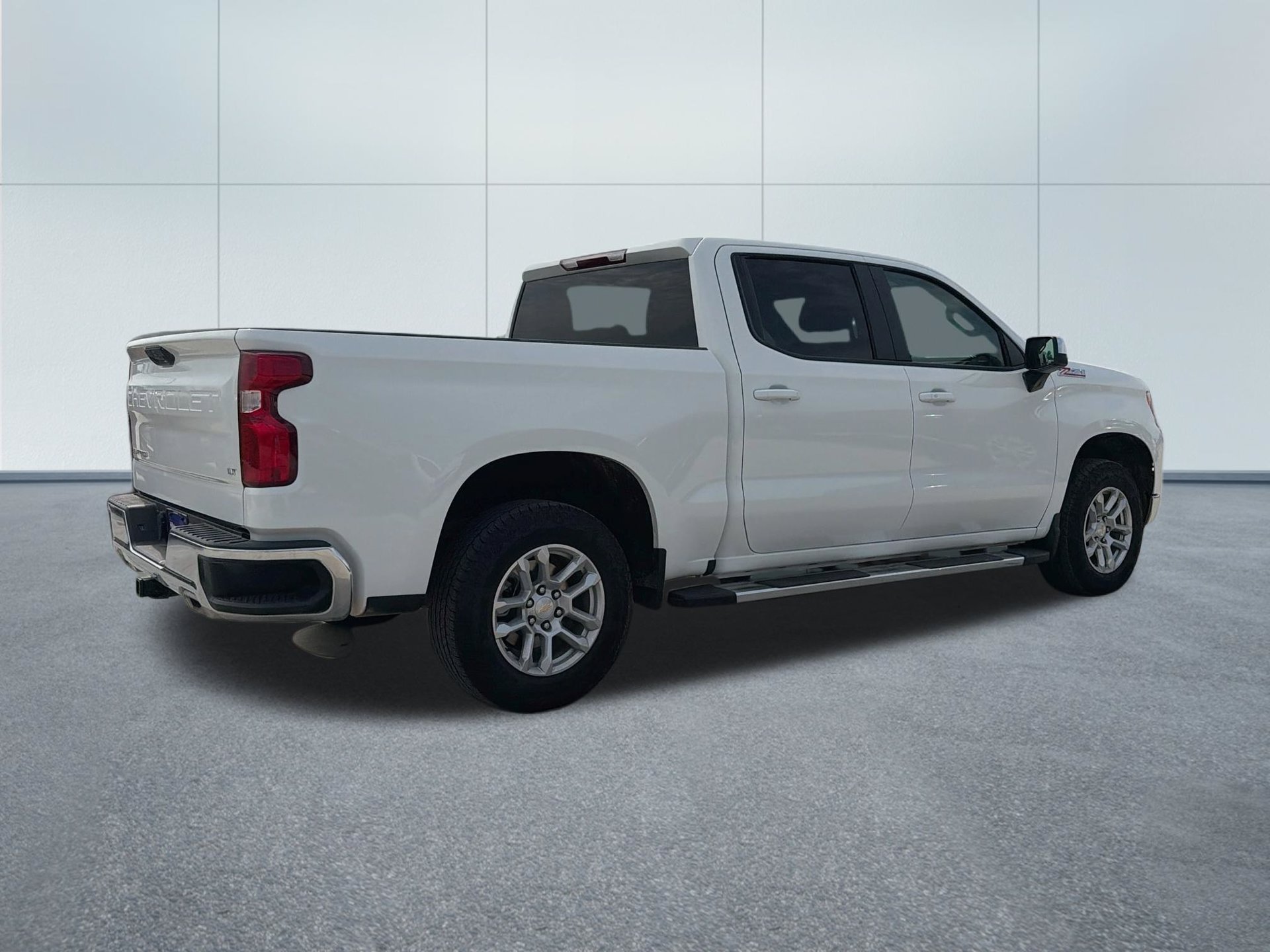 Used 2025 Chevrolet Silverado 1500 LT AWD/4WD image 5