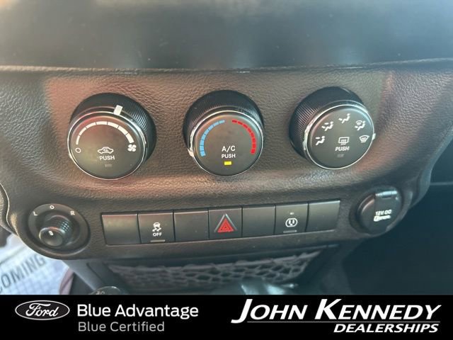 Used 2018 Jeep Wrangler Unlimited Rubicon w/ Connectivity Group AWD/4WD image 27
