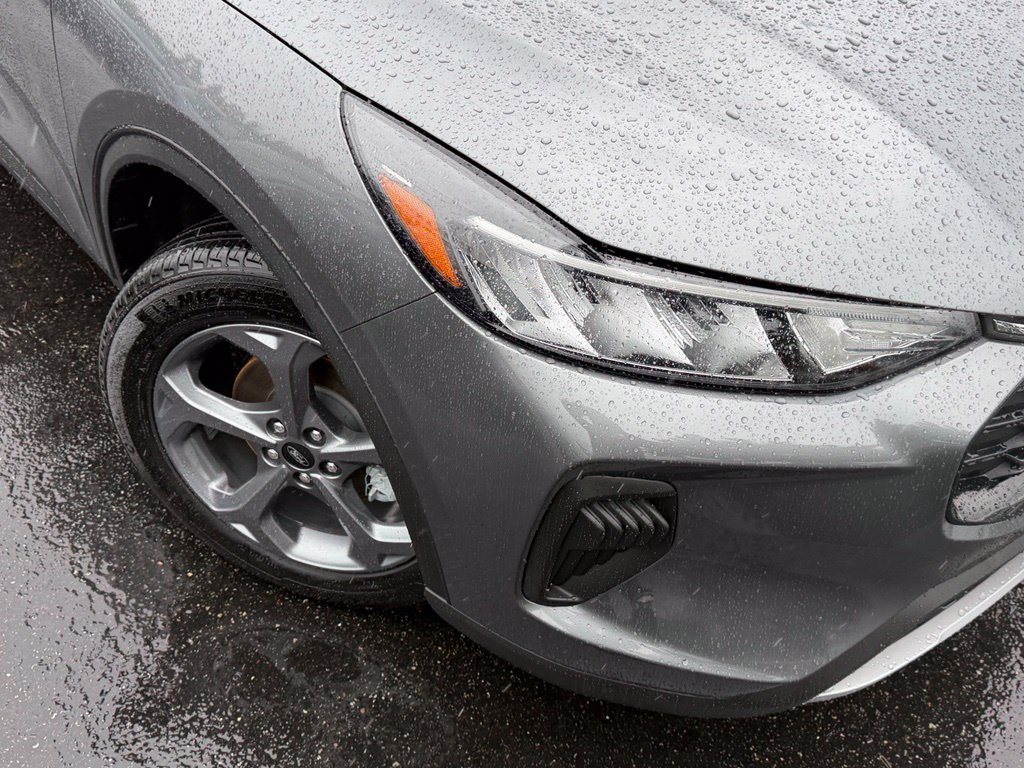 Certified 2025 Ford Escape ST-Line AWD/4WD image 2