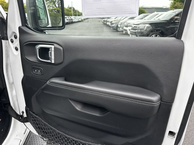 Used 2020 Jeep Wrangler Unlimited Sahara w/ Dual Top Group AWD/4WD image 34