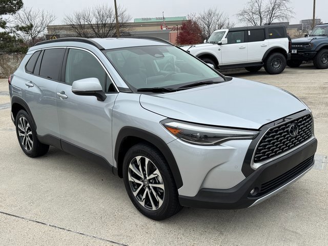 Used 2024 Toyota Corolla Cross XLE image 8