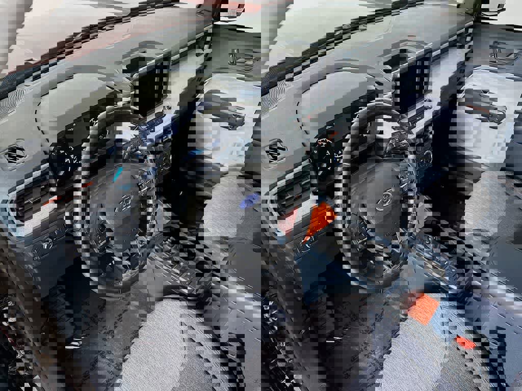 Certified 2022 Ford Maverick XLT w/ XLT Luxury Package image 9