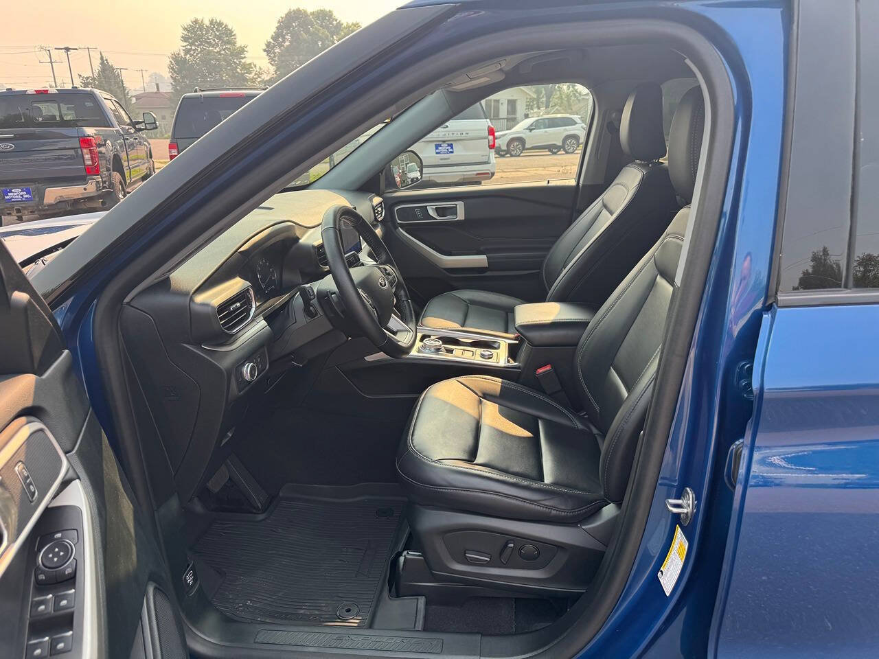 Certified 2021 Ford Explorer XLT w/ Equipment Group 202A AWD/4WD image 11