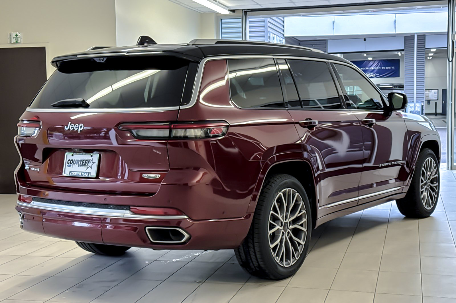 Used 2021 Jeep Grand Cherokee L Summit AWD/4WD image 4