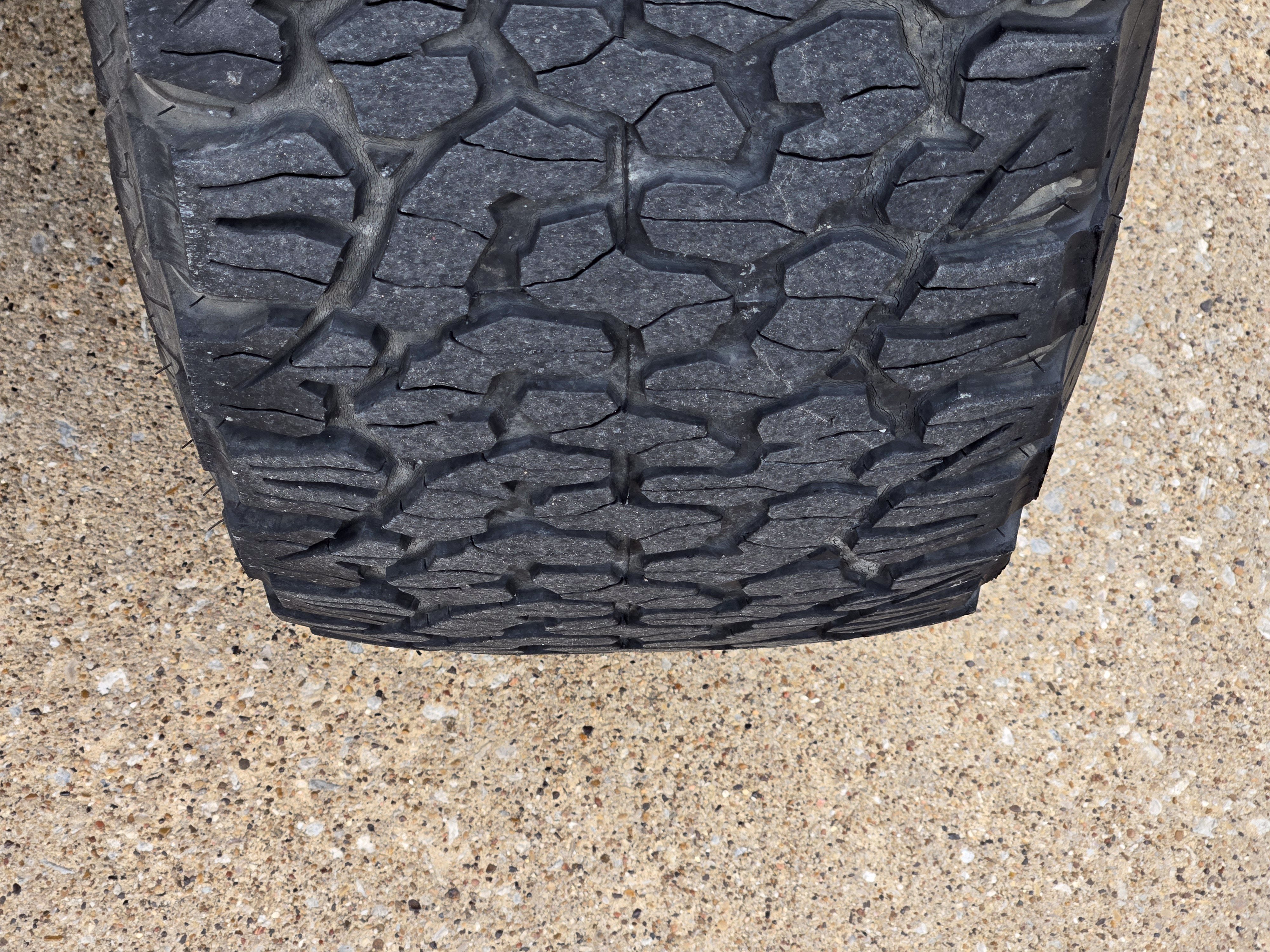 Used 2017 Jeep Wrangler Unlimited Rubicon w/ Connectivity Group AWD/4WD image 11