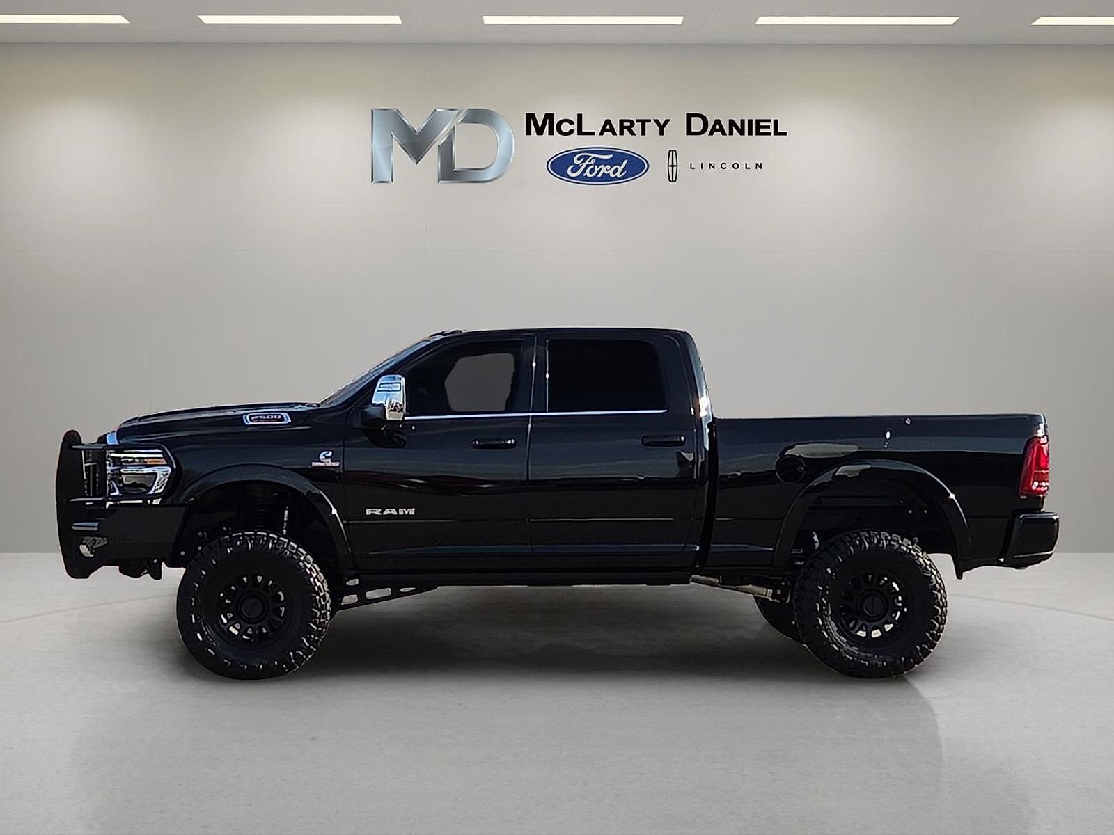 Used 2025 RAM 2500 Limited image 3