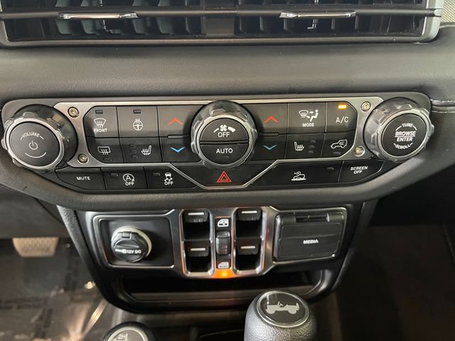 Used 2025 Jeep Wrangler Unlimited Sahara AWD/4WD image 22