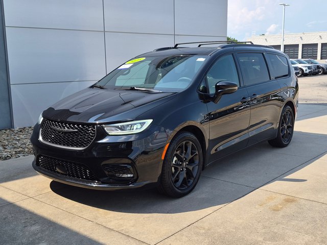 Used 2025 Chrysler Pacifica Limited FWD image 8