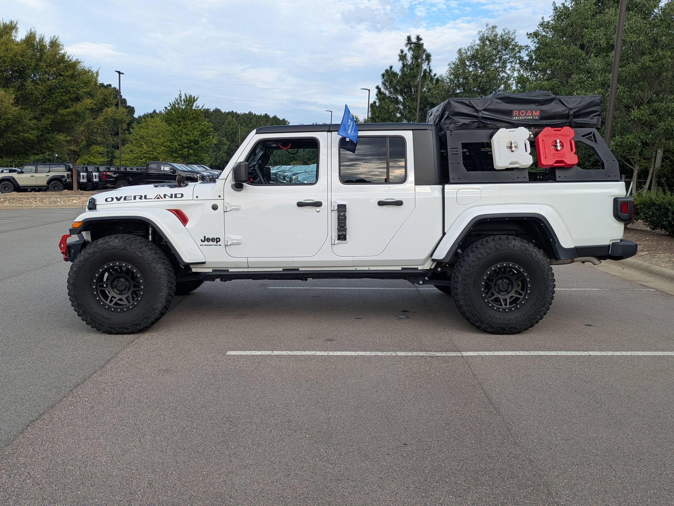 Used 2023 Jeep Gladiator Sport AWD/4WD image 7