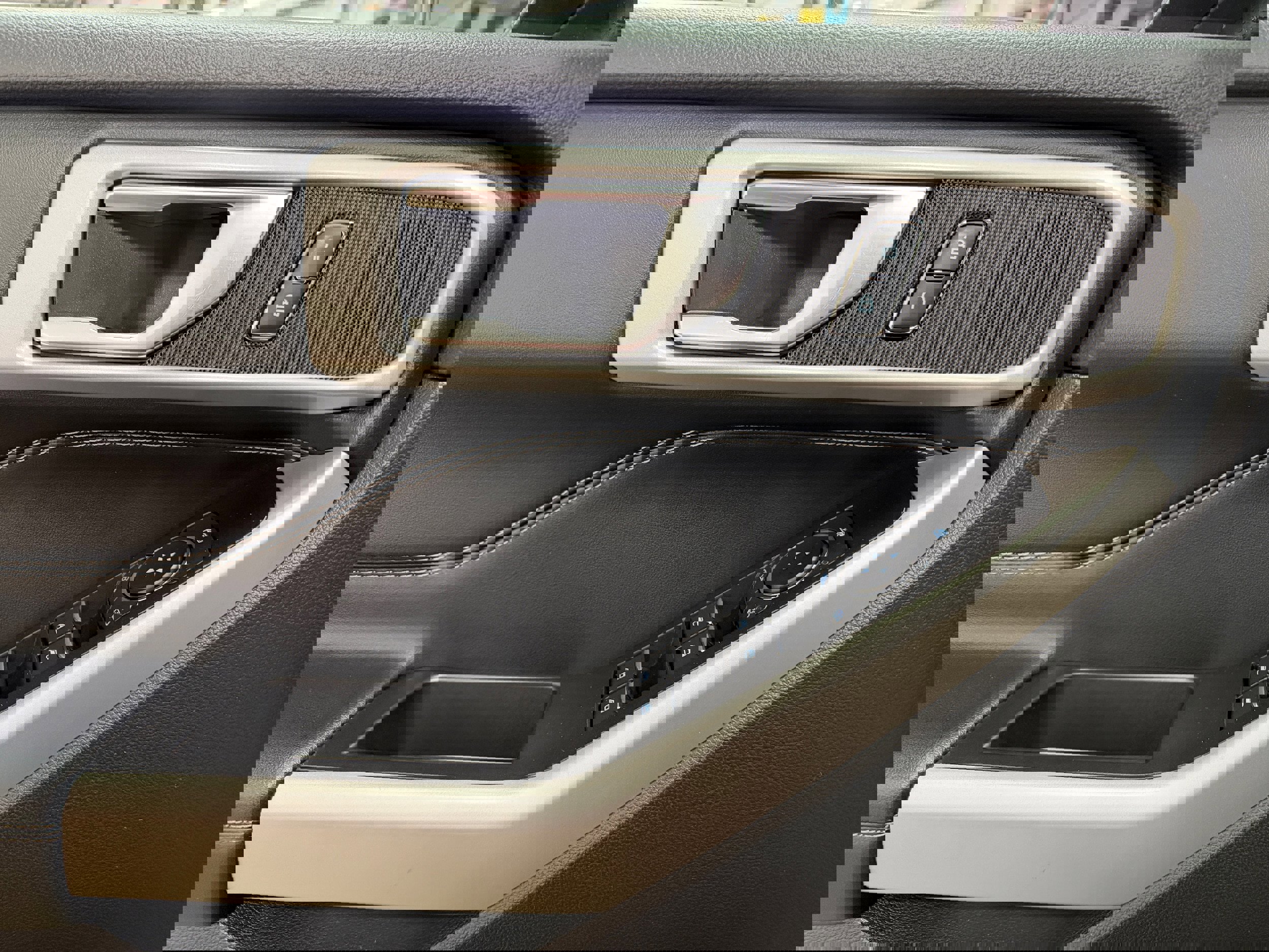 Certified 2021 Ford Explorer XLT w/ Equipment Group 202A image 13