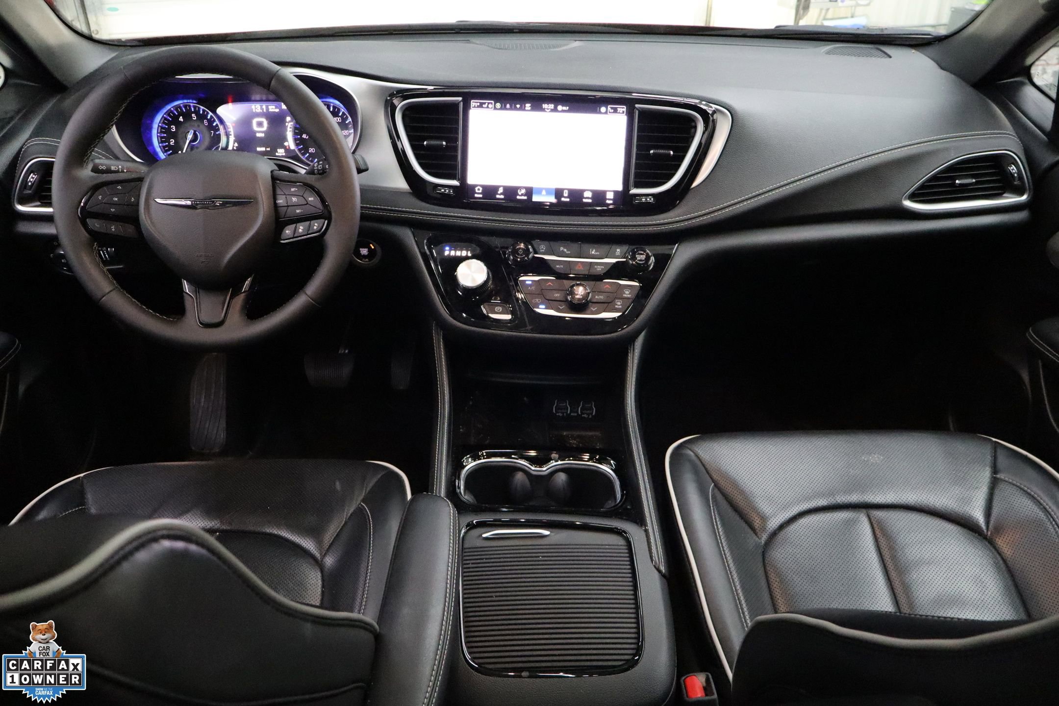 Used 2025 Chrysler Pacifica Limited image 28