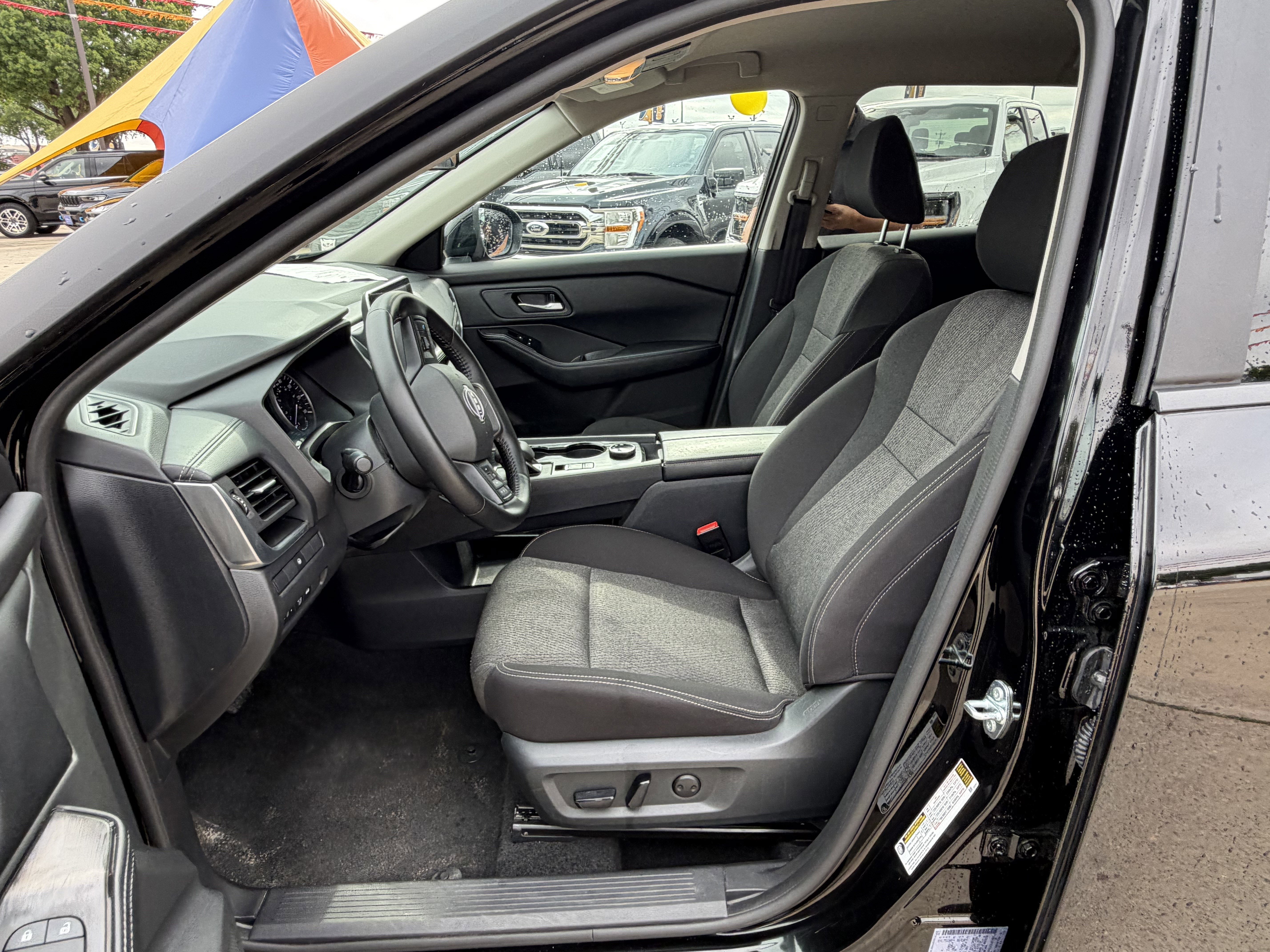 Used 2025 Nissan Rogue SV AWD/4WD image 16