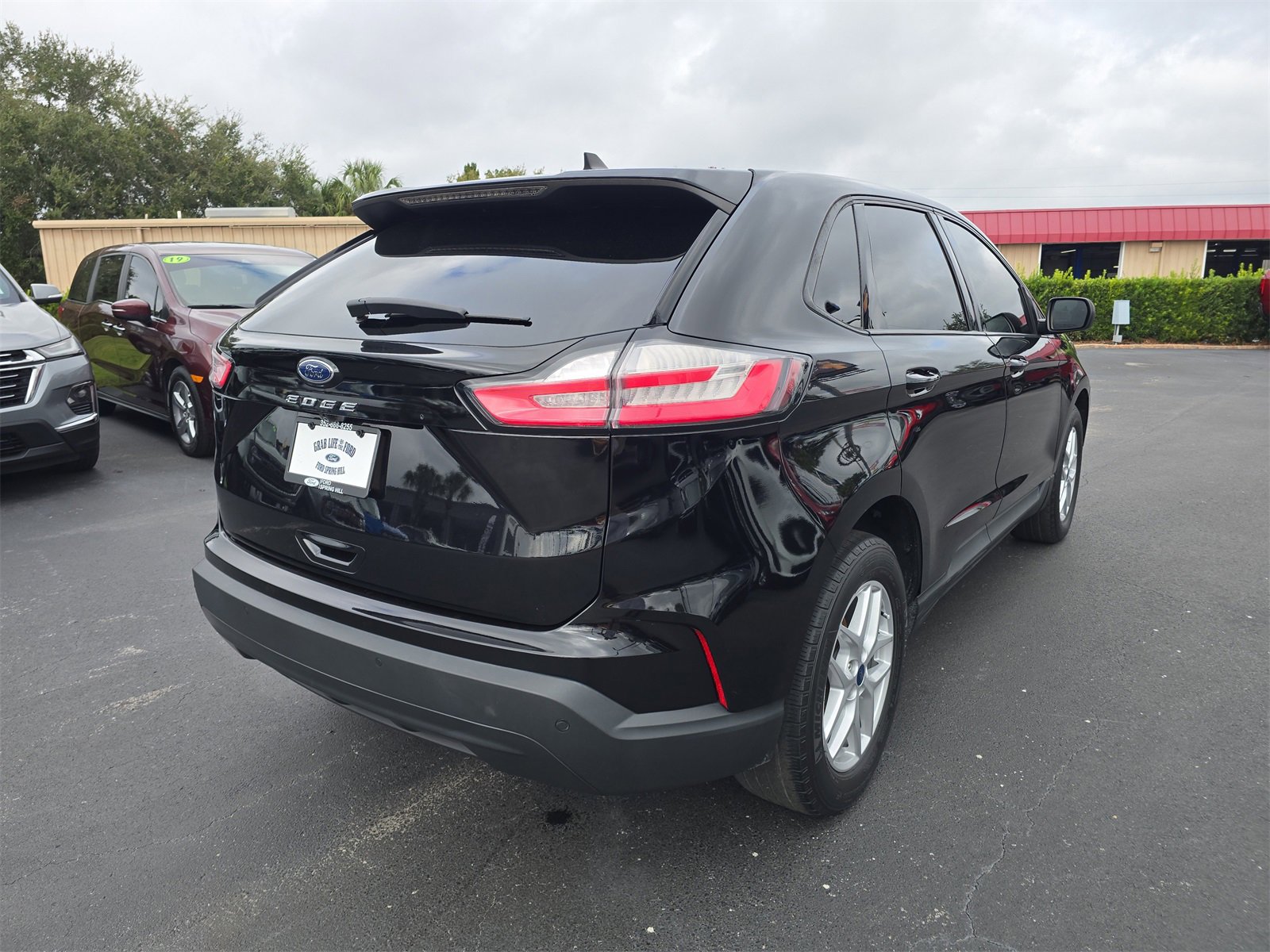 Certified 2021 Ford Edge SE image 4