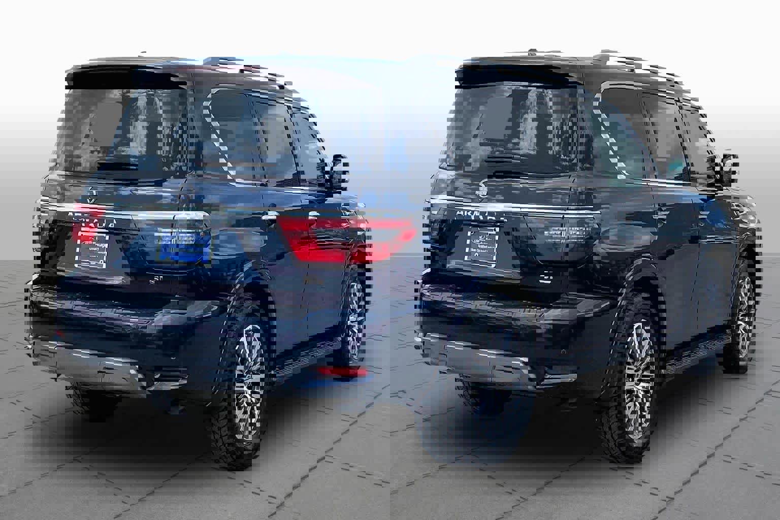 Used 2023 Nissan Armada SL w/ Captain's Chairs Package image 3