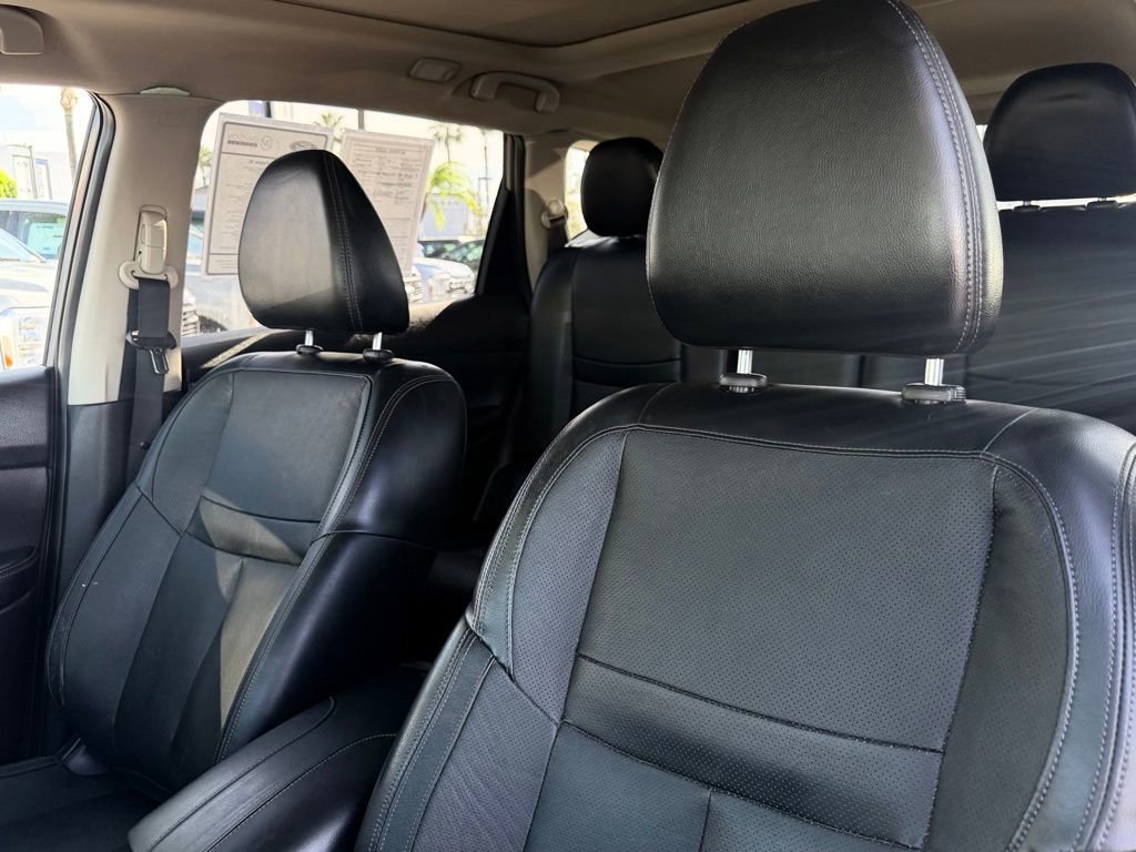 Used 2018 Nissan Rogue SL w/ Premium Package FWD image 17