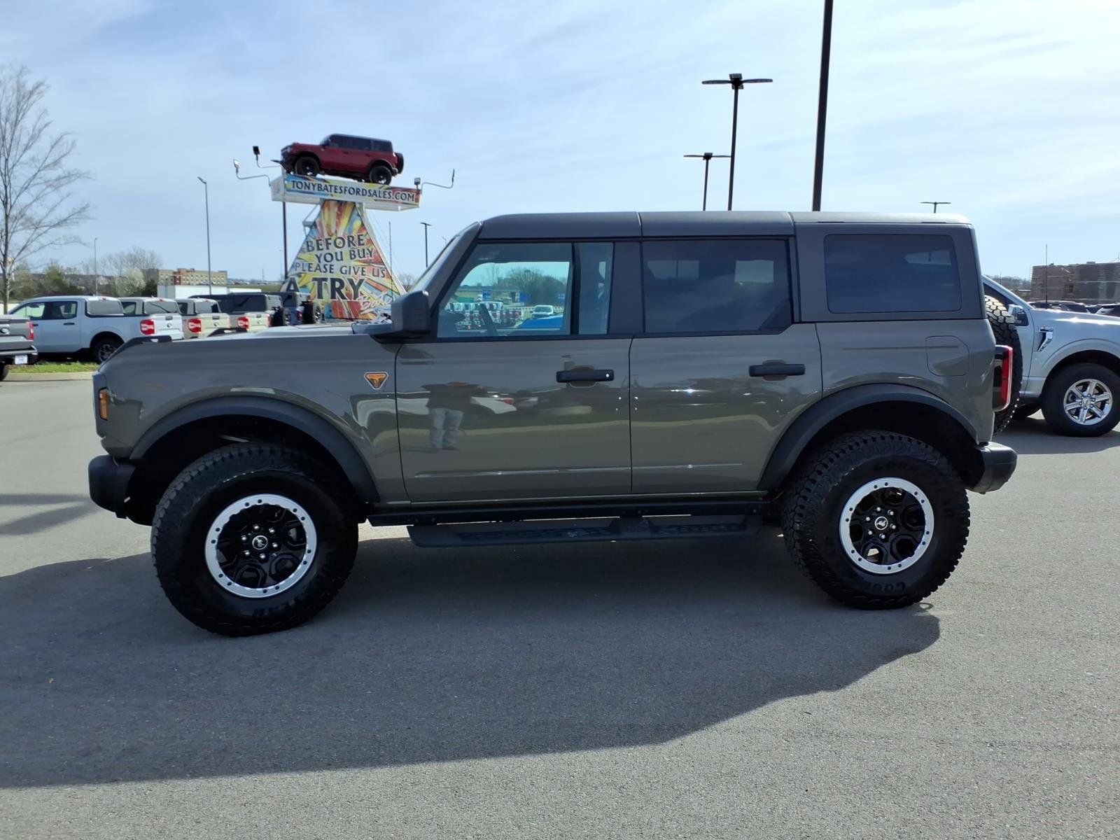 Certified 2025 Ford Bronco Badlands w/ Sasquatch Package image 2