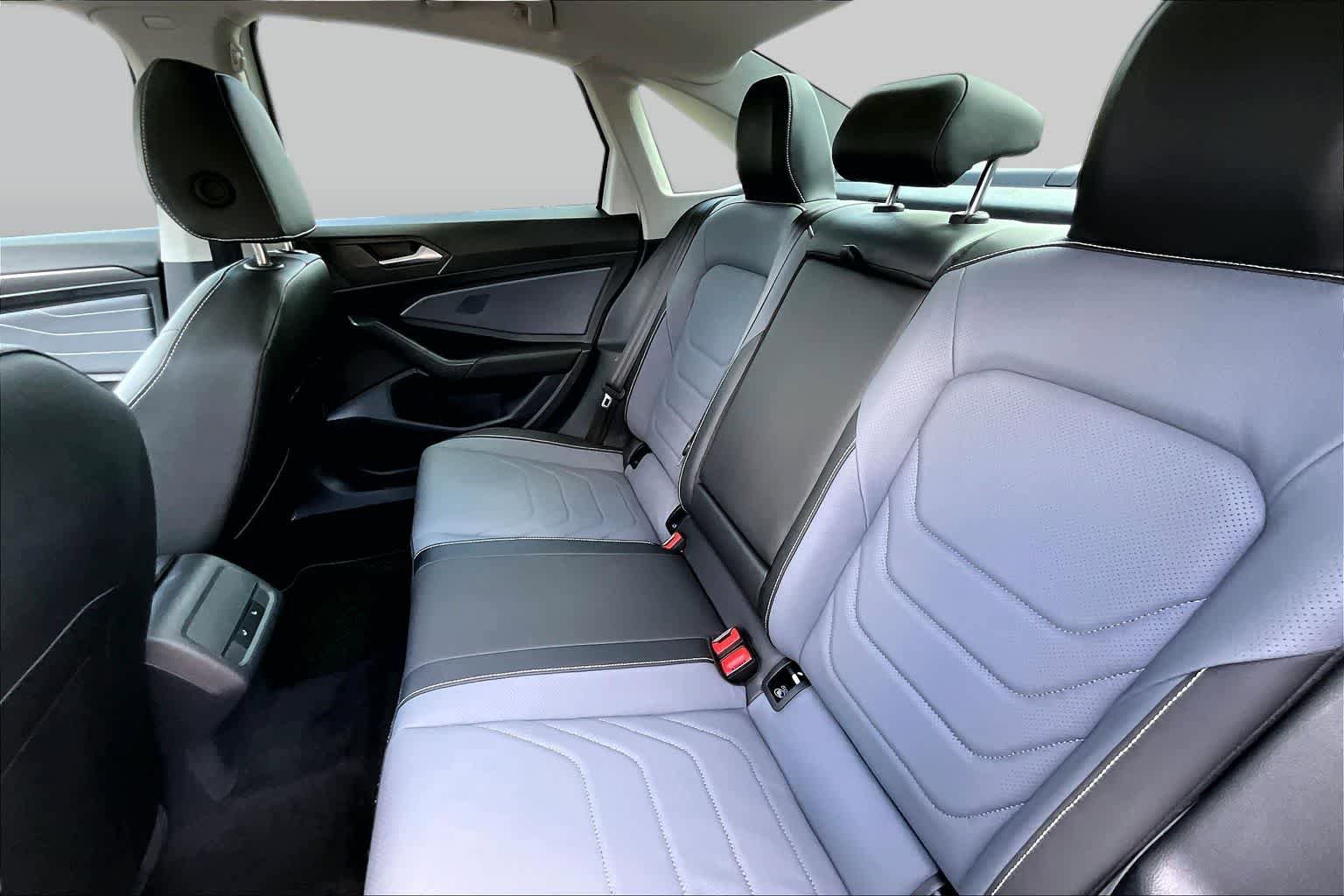 Used 2025 Volkswagen Jetta SEL FWD image 21