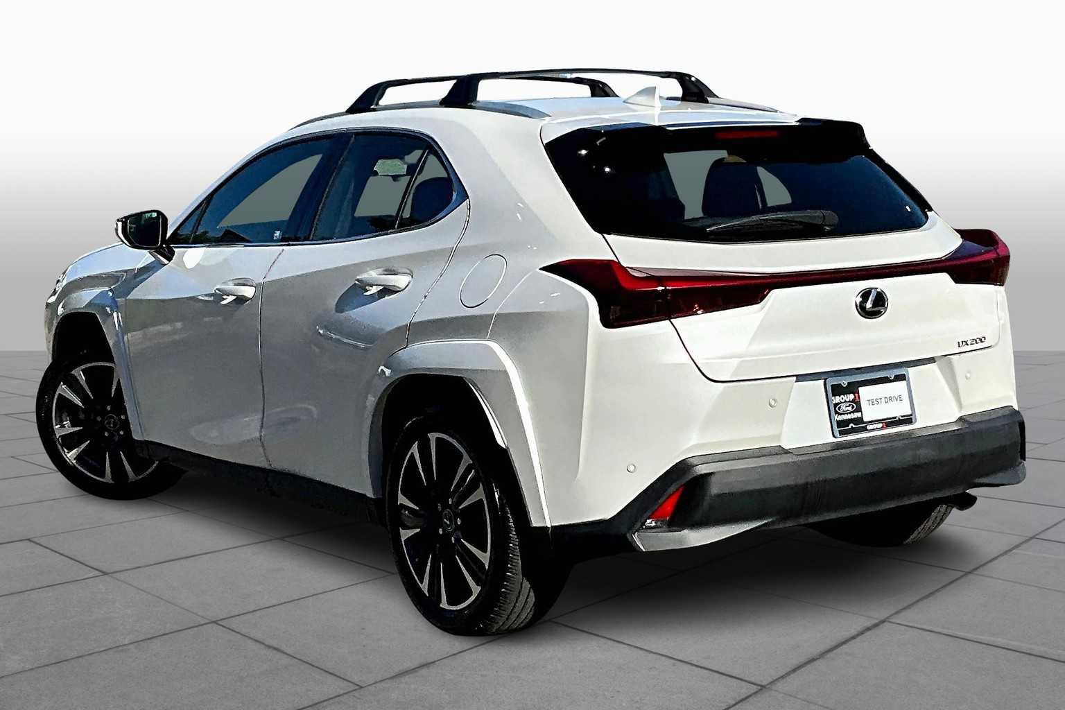 Used 2022 Lexus UX 200 w/ Premium Package image 2