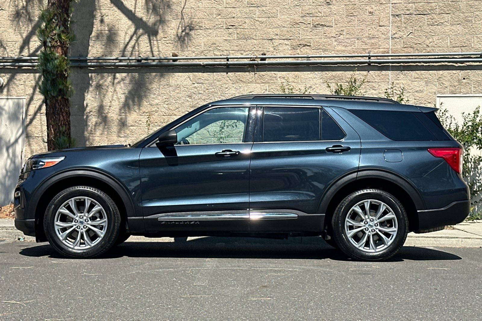 Certified 2024 Ford Explorer XLT w/ Equipment Group 202A AWD/4WD image 7