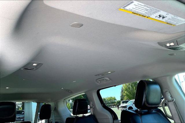 Used 2023 Chrysler Pacifica Touring-L FWD image 21