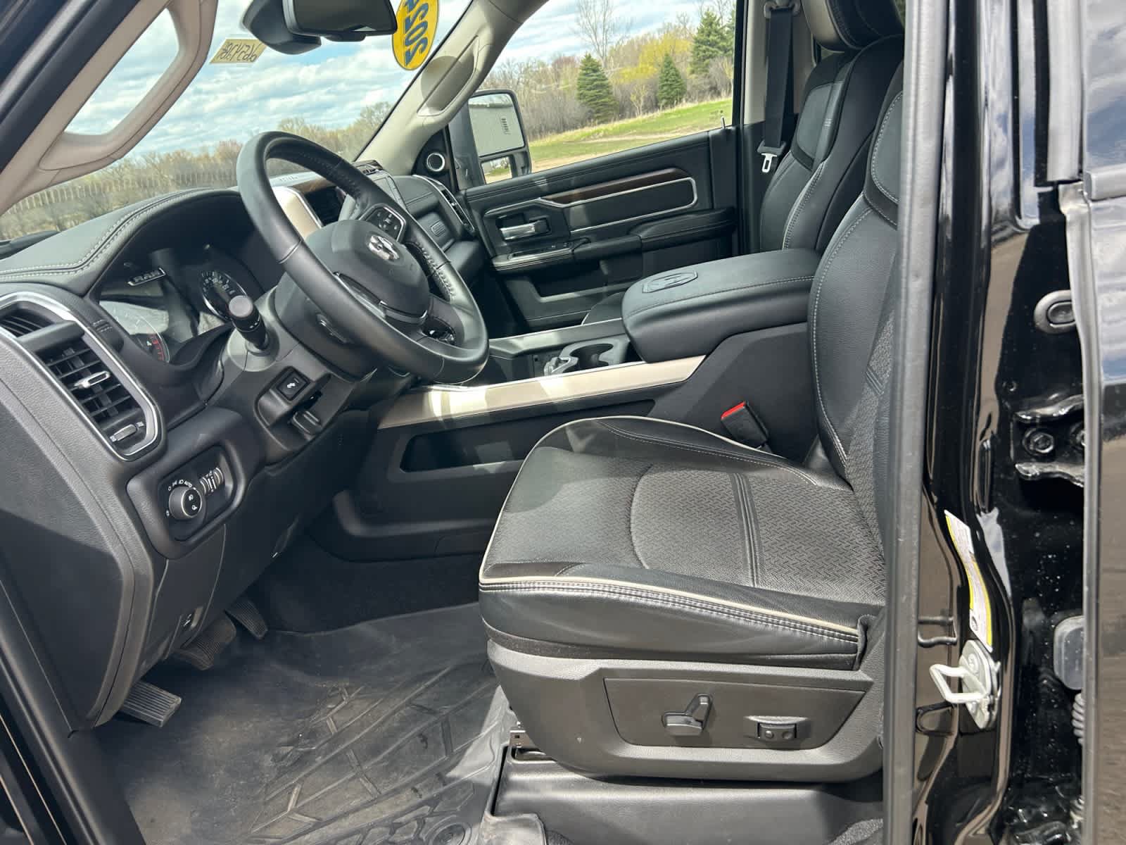 Used 2024 RAM 2500 Laramie AWD/4WD image 9