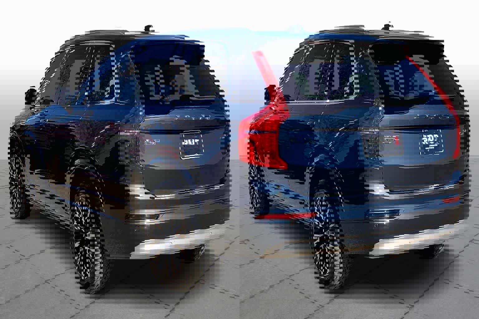 Used 2022 Volvo XC90 T6 Momentum w/ Advanced Package image 4