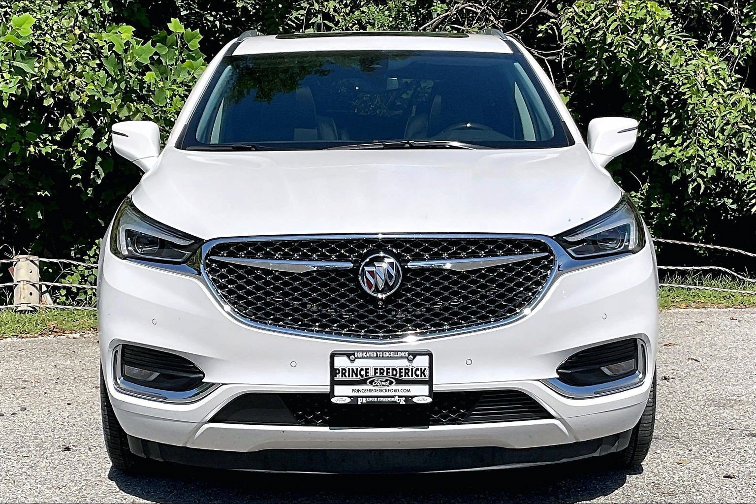 Used 2020 Buick Enclave Avenir w/ Avenir Technology Package AWD/4WD image 2