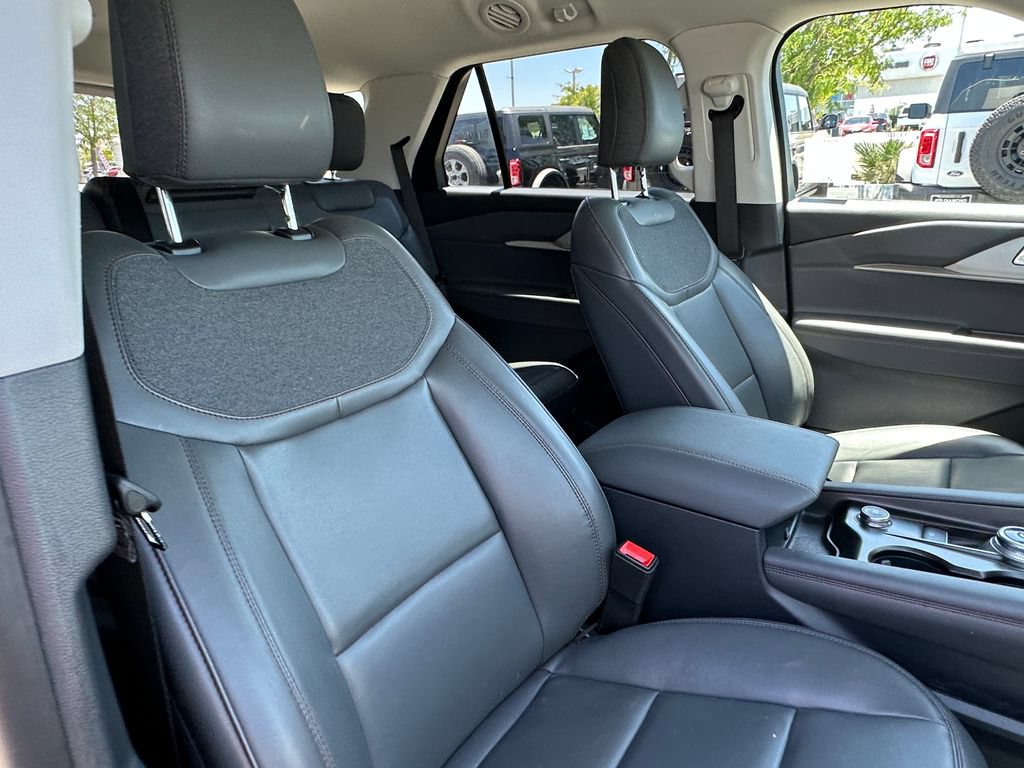 Certified 2026 Ford Explorer Active w/ Active Comfort Package RWD image 18