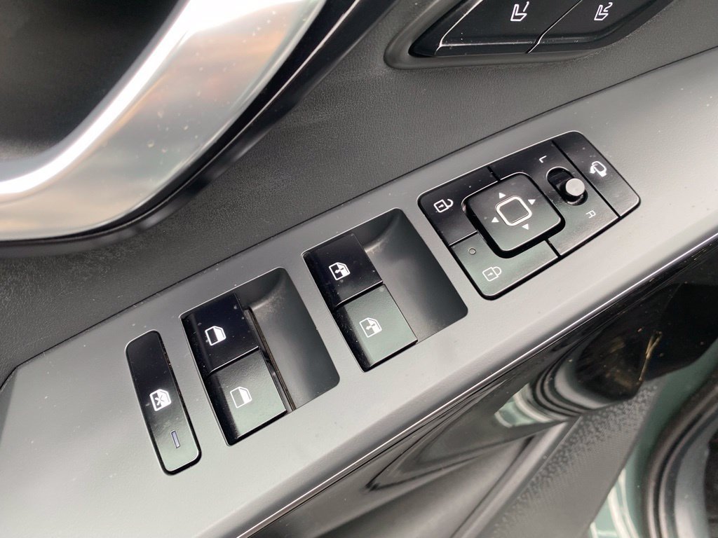 Used 2026 Kia Niro FWD image 12