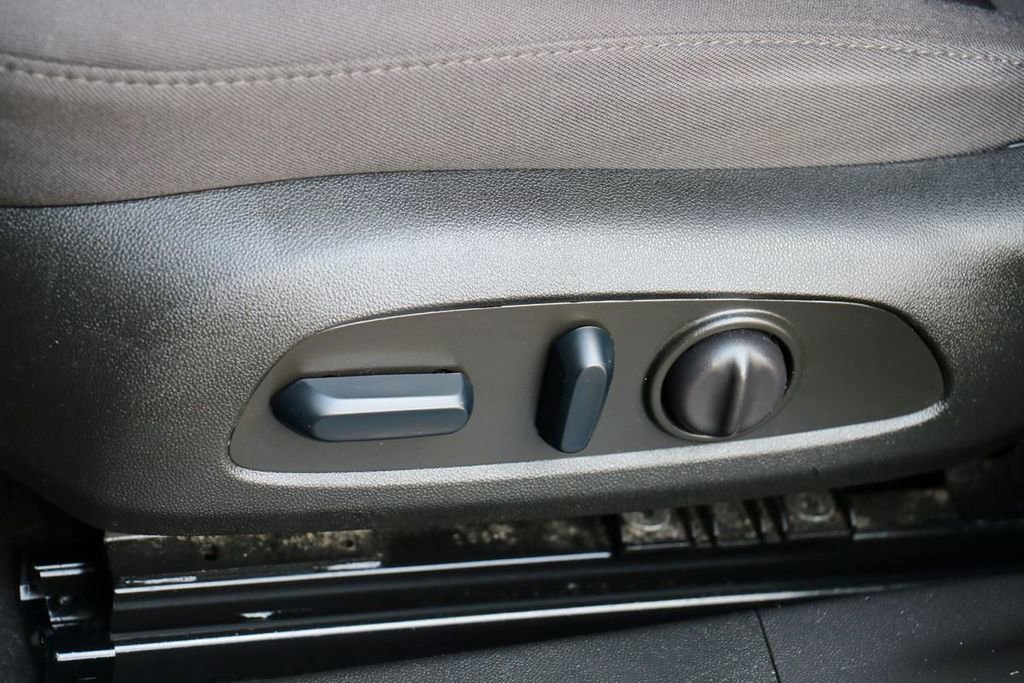 Used 2025 Chevrolet Malibu LT FWD image 19