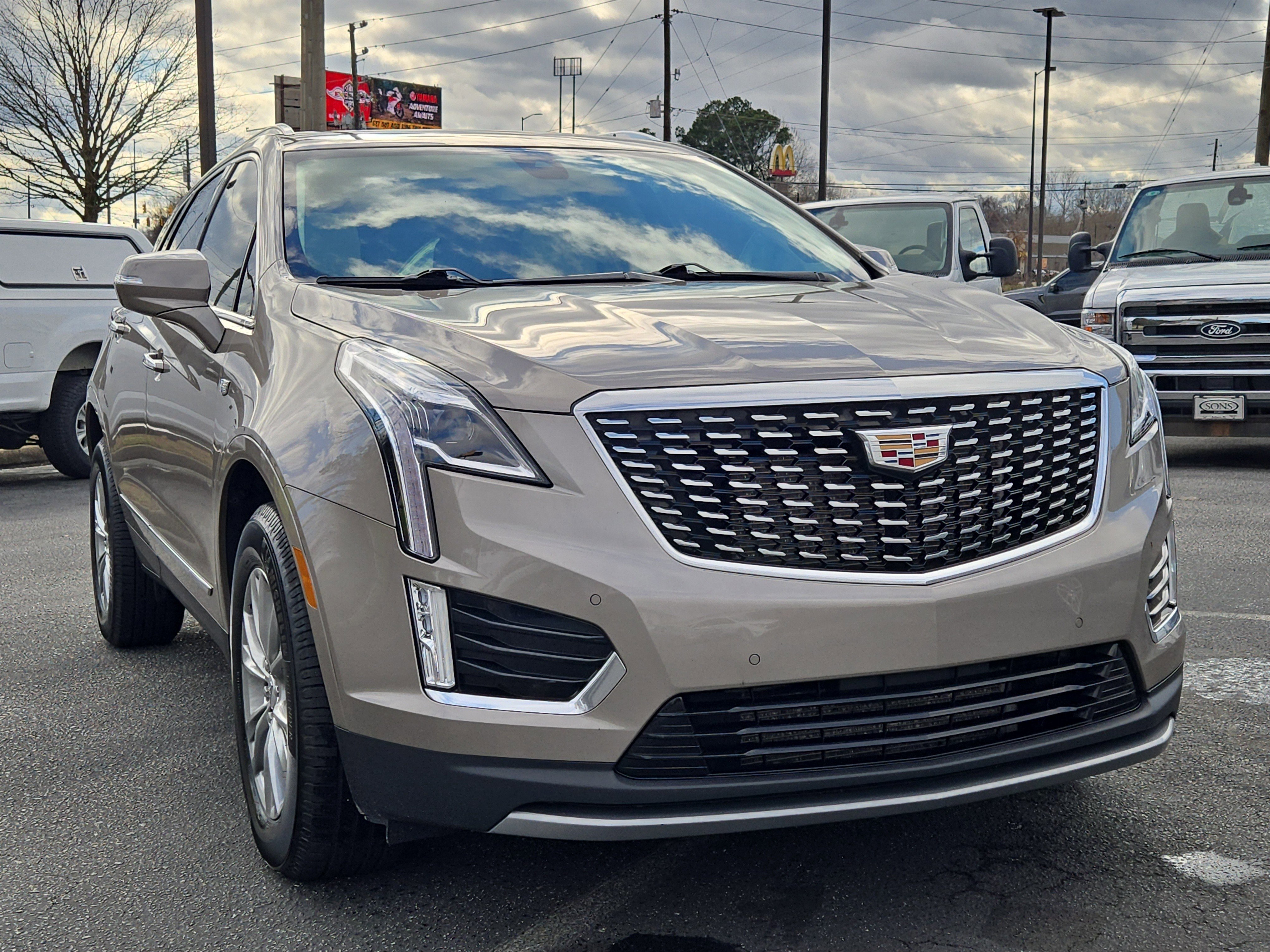 Used 2022 Cadillac XT5 Premium Luxury image 2