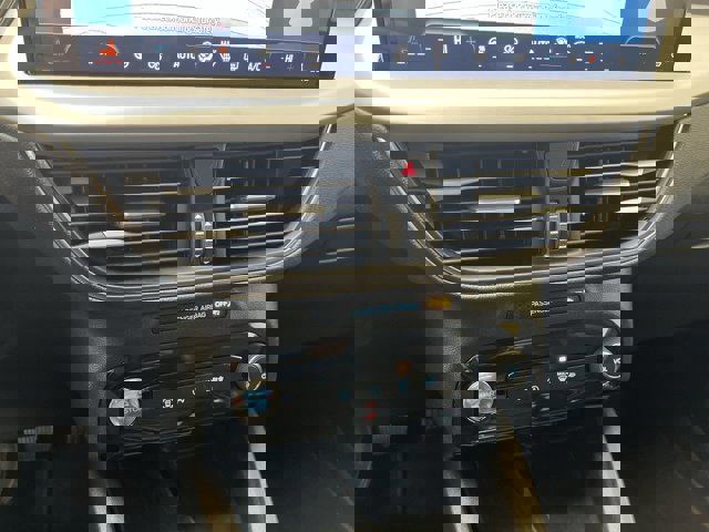 Certified 2025 Ford Escape Platinum image 35