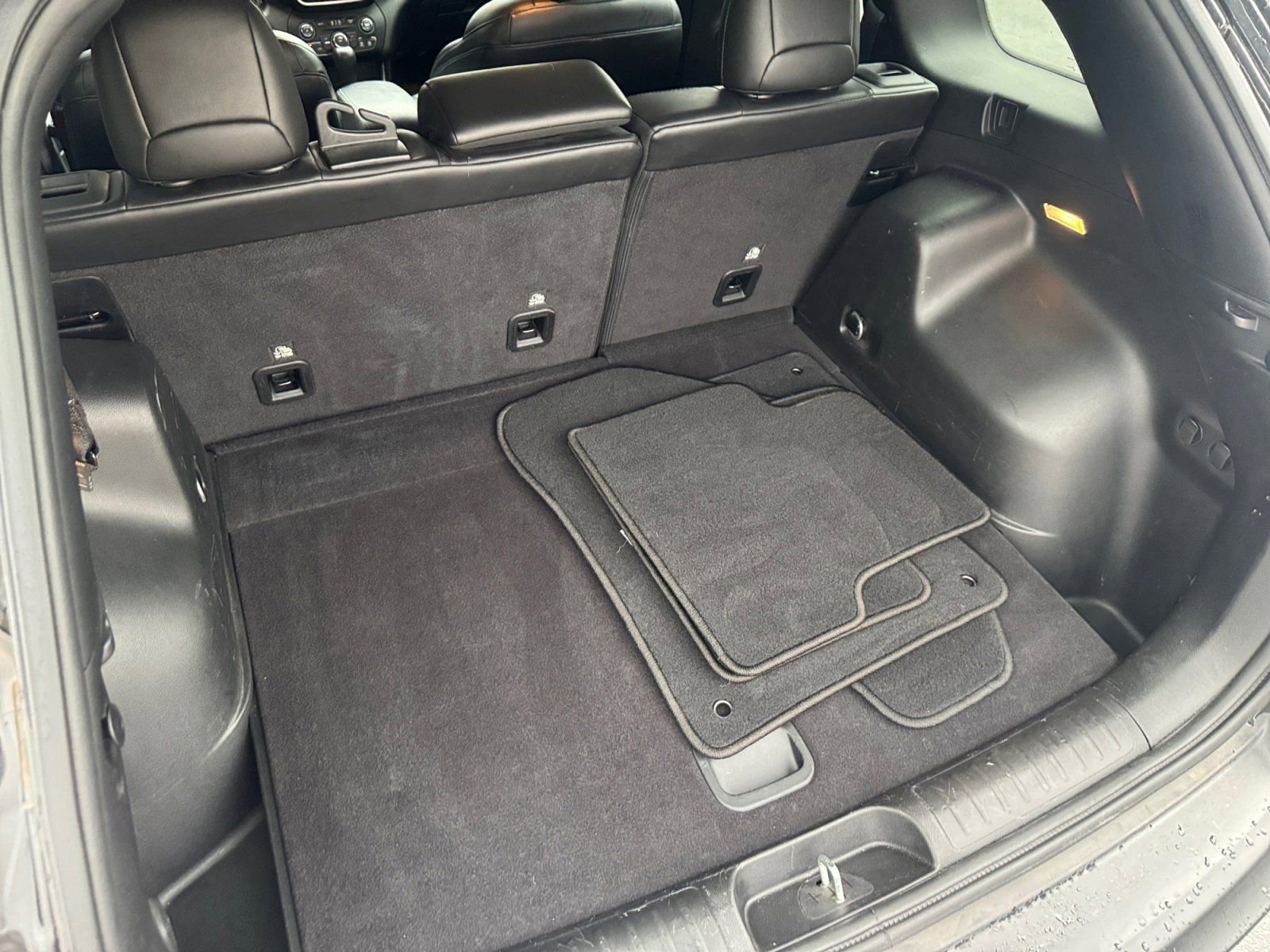 Used 2021 Jeep Cherokee Latitude Plus image 16