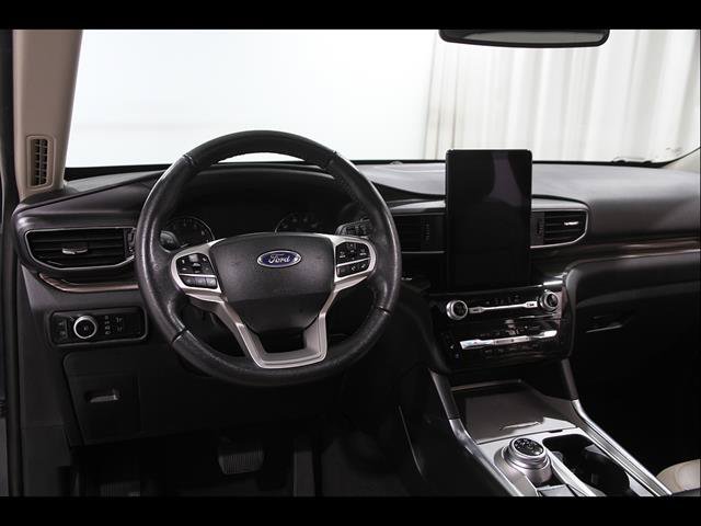 Certified 2023 Ford Explorer Limited w/ Hybrid Equipment Group 310A AWD/4WD image 7