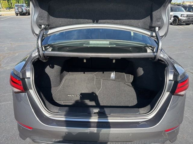 Used 2022 Nissan Sentra SR w/ SR Premium Package FWD image 9